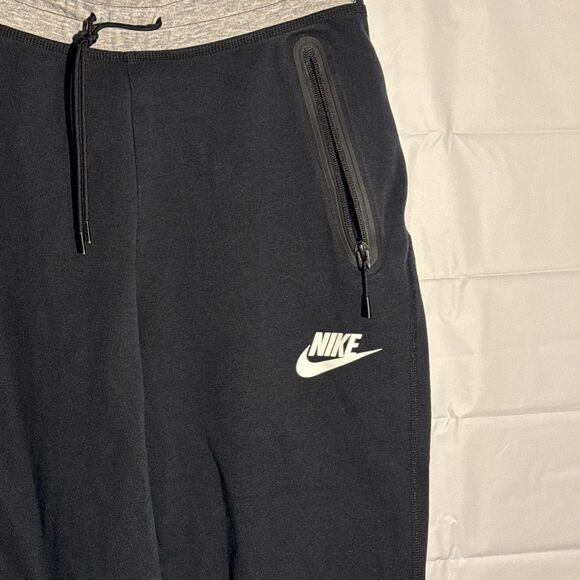 Nike Sportswear Tech Women’s Small Cropped Joggers Front Zip Pockets Black - Picture 2 of 7